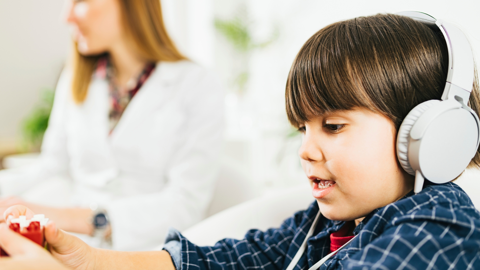 Mengenal Pemeriksaan Pendengaran Anak: OAE, Timpanometri, dan BERA